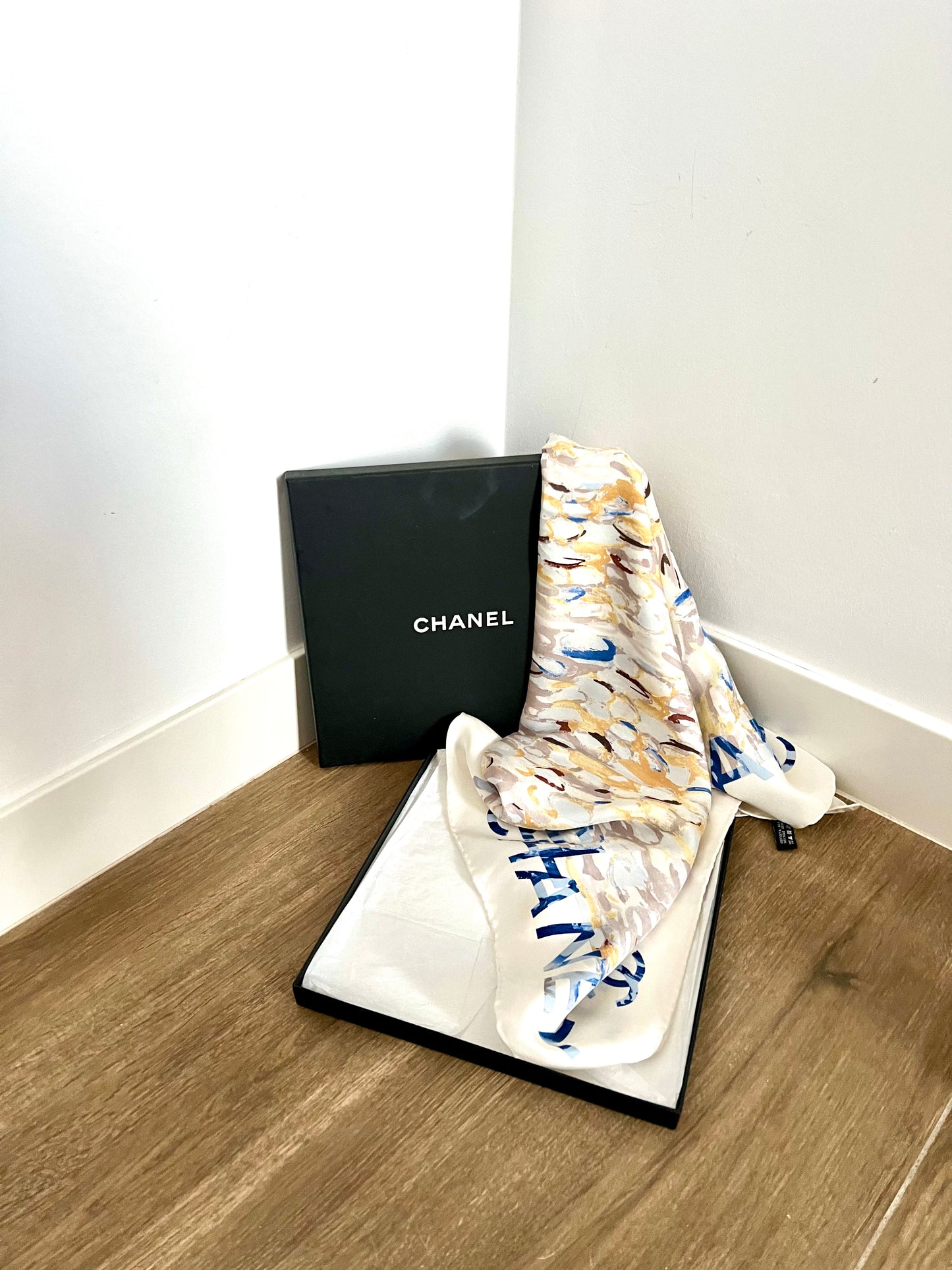 Pañuelo de seda de @Chanel