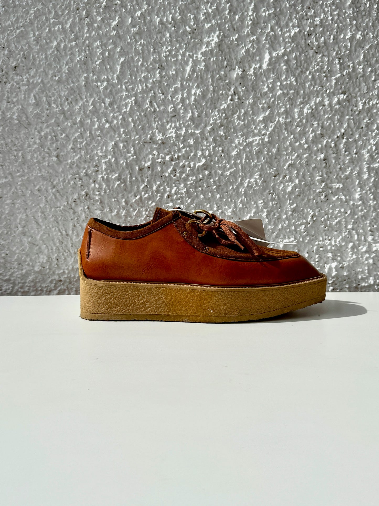 Zapato marrón con cordones de @StellaMcCartney