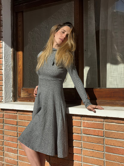 Vestido gris midi de @zara