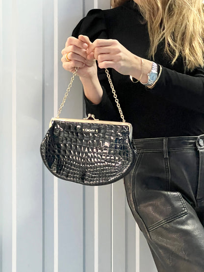 Bolso pequeño negro de @DKNY