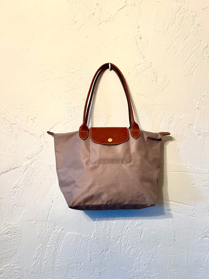 Bolso gris de @longchamp