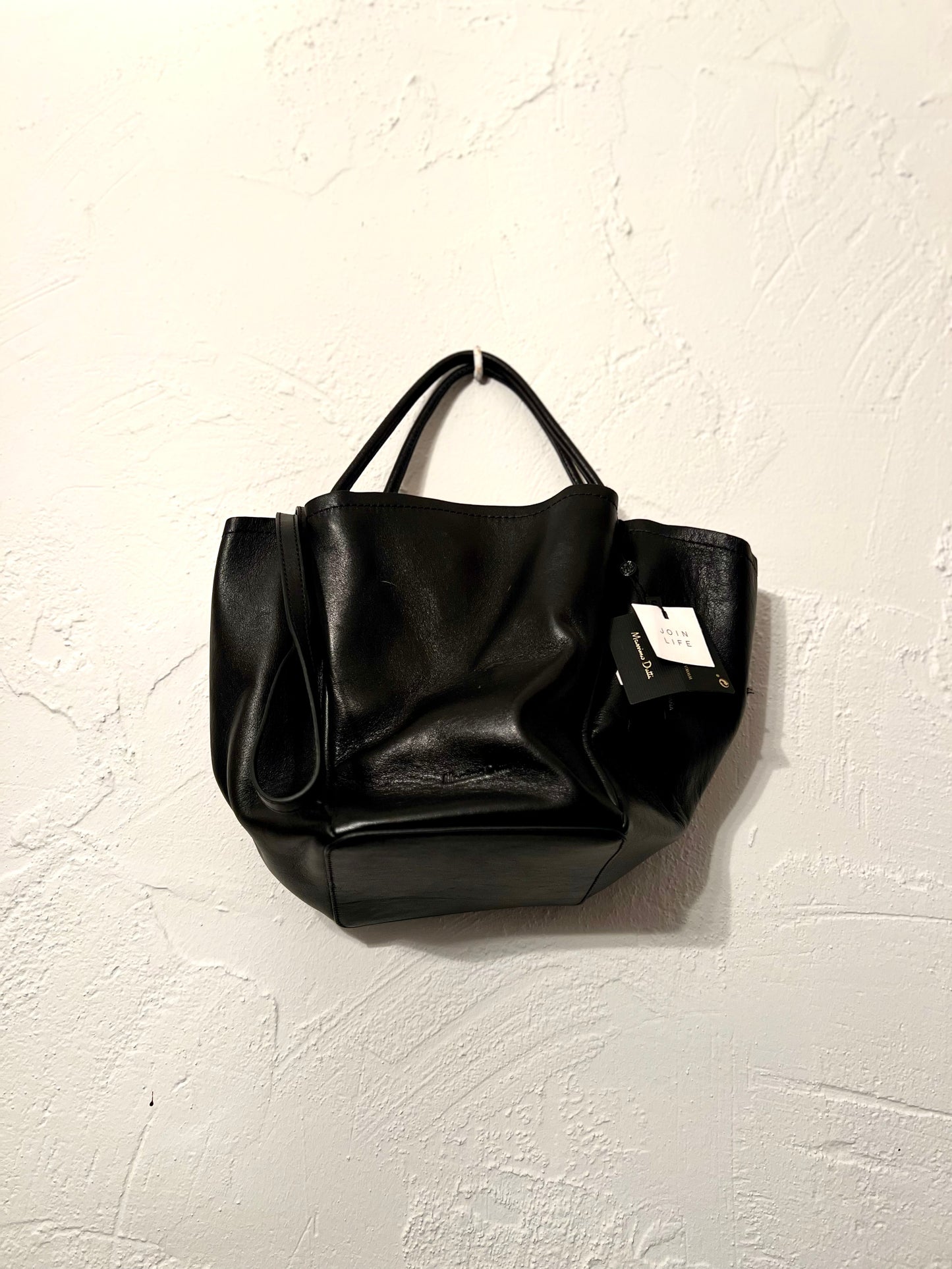 Bolso negro de @massimodutti