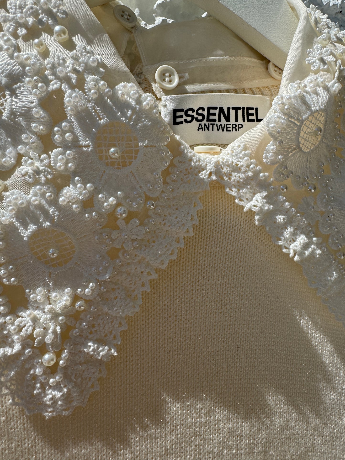 Jersey beige con cuello de @Essentiel