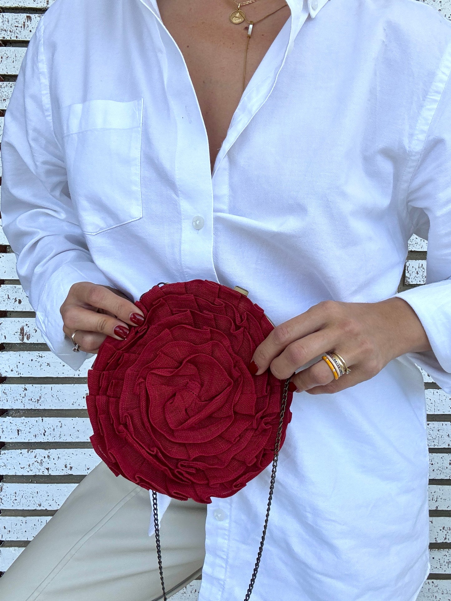 Bolso rojo en forma de flor de @trucco