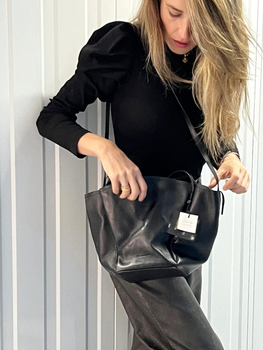 Bolso negro de @massimodutti