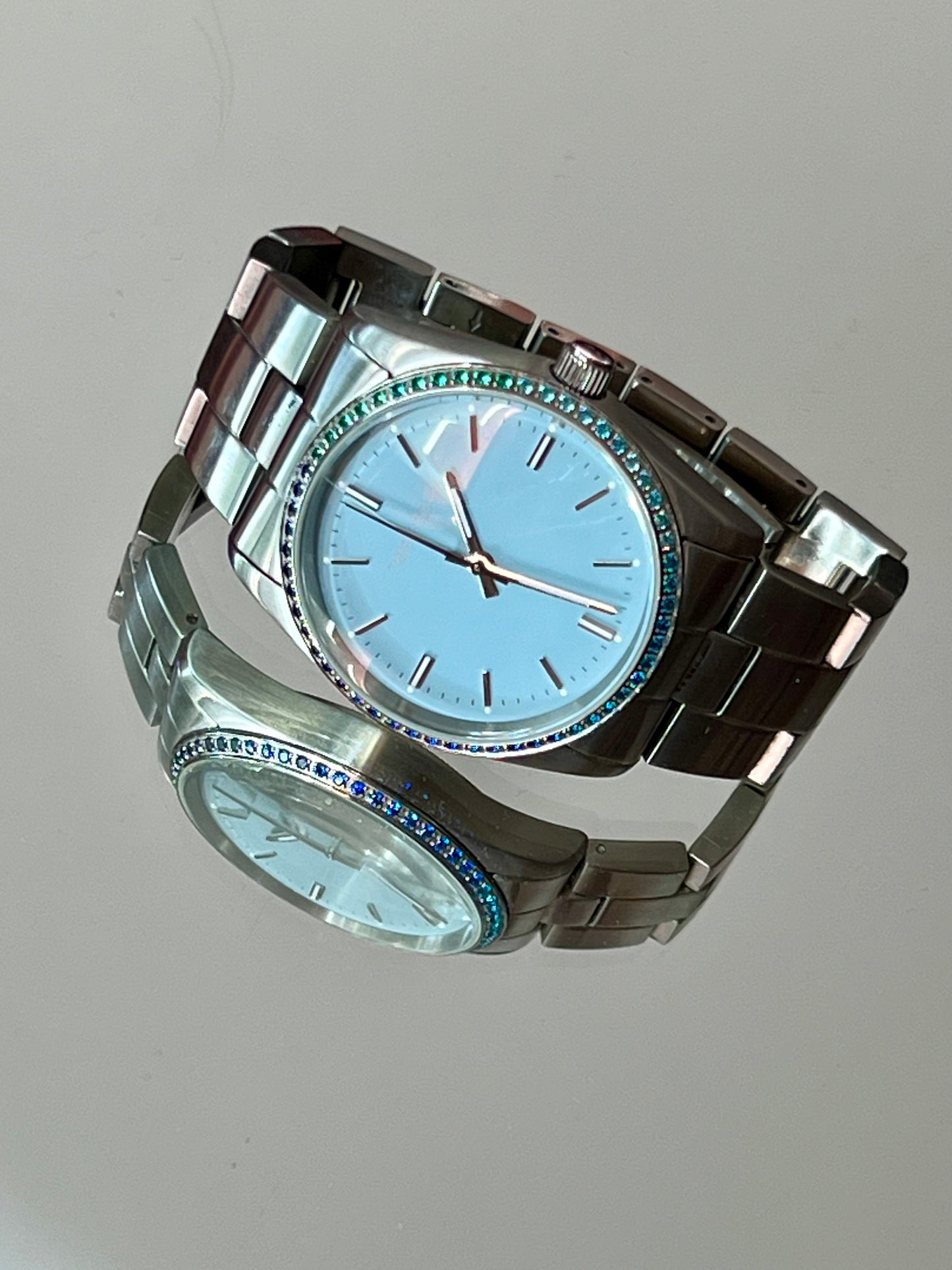 Reloj plateado con lentejuelas azules de @zadig&voltaire