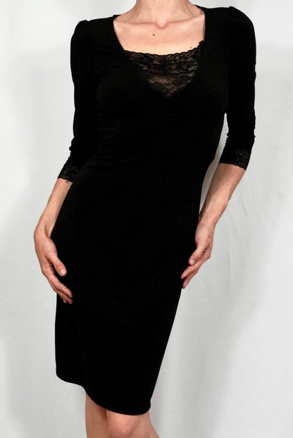 Vestido negro de encaje