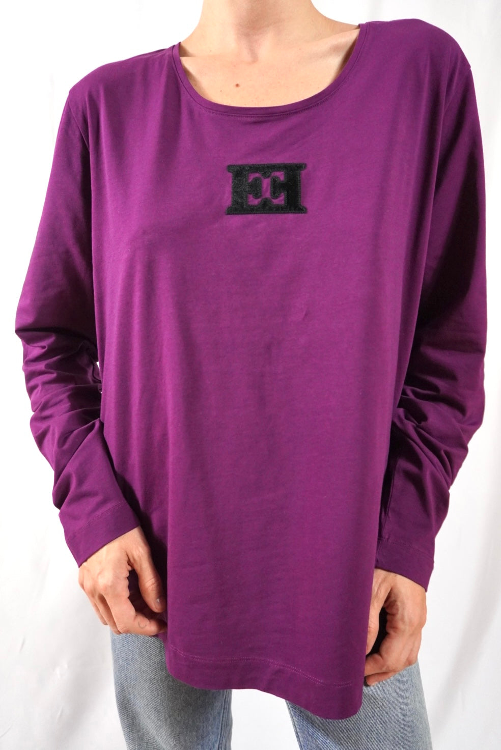 Camiseta morada manga larga de @escada