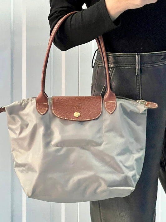 Bolso gris de @longchamp